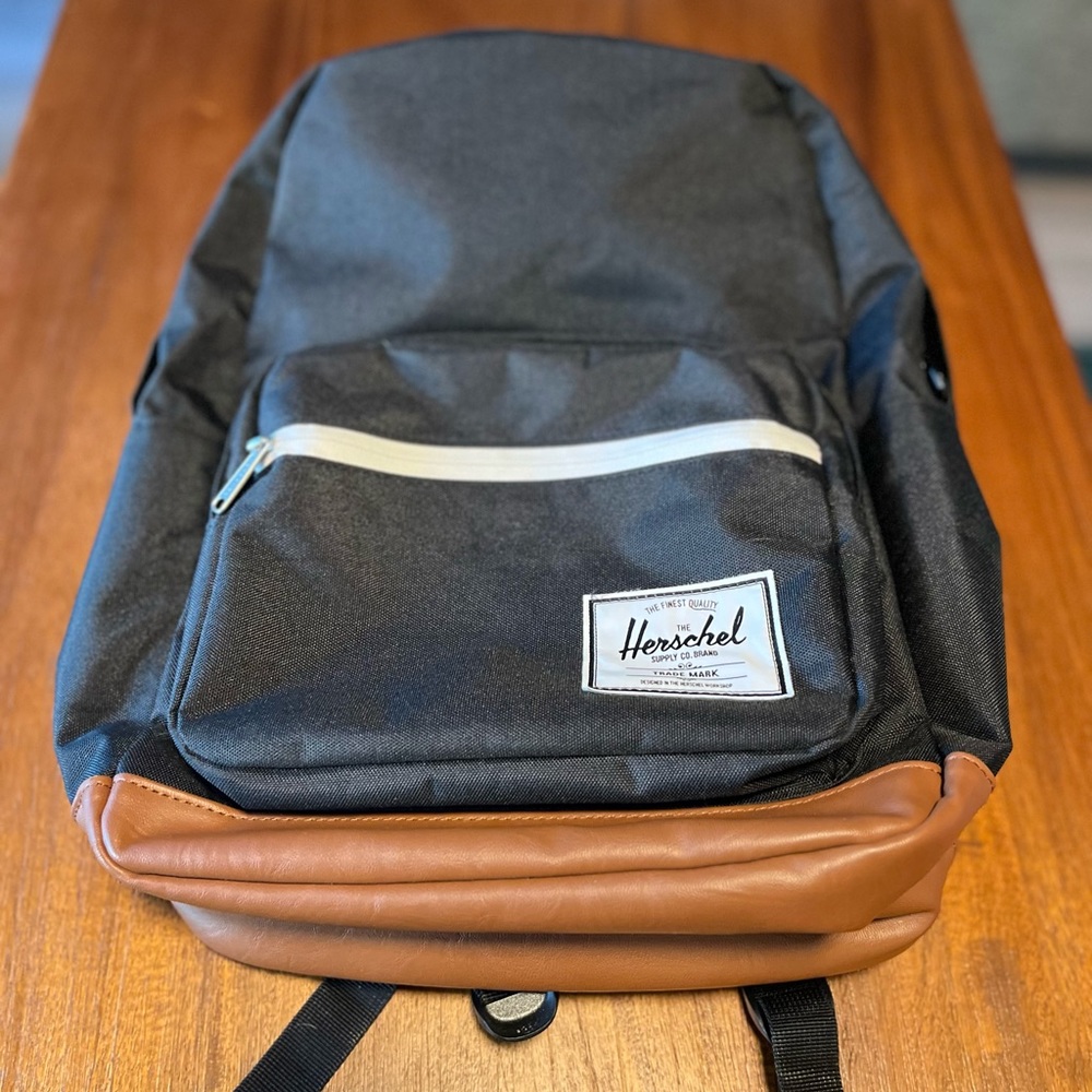Herschel Supply Company Backpack - Picture 2 of 6